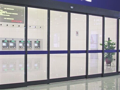 مدخل العيادات الخارجية بالمستشفى